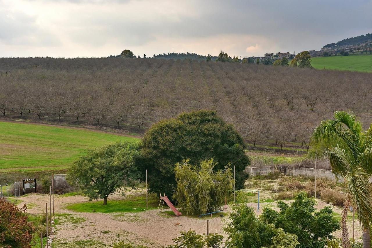 Pearl Of The Valley Hotel Kfar Tavor Экстерьер фото