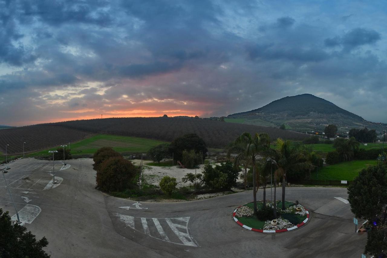 Pearl Of The Valley Hotel Kfar Tavor Экстерьер фото
