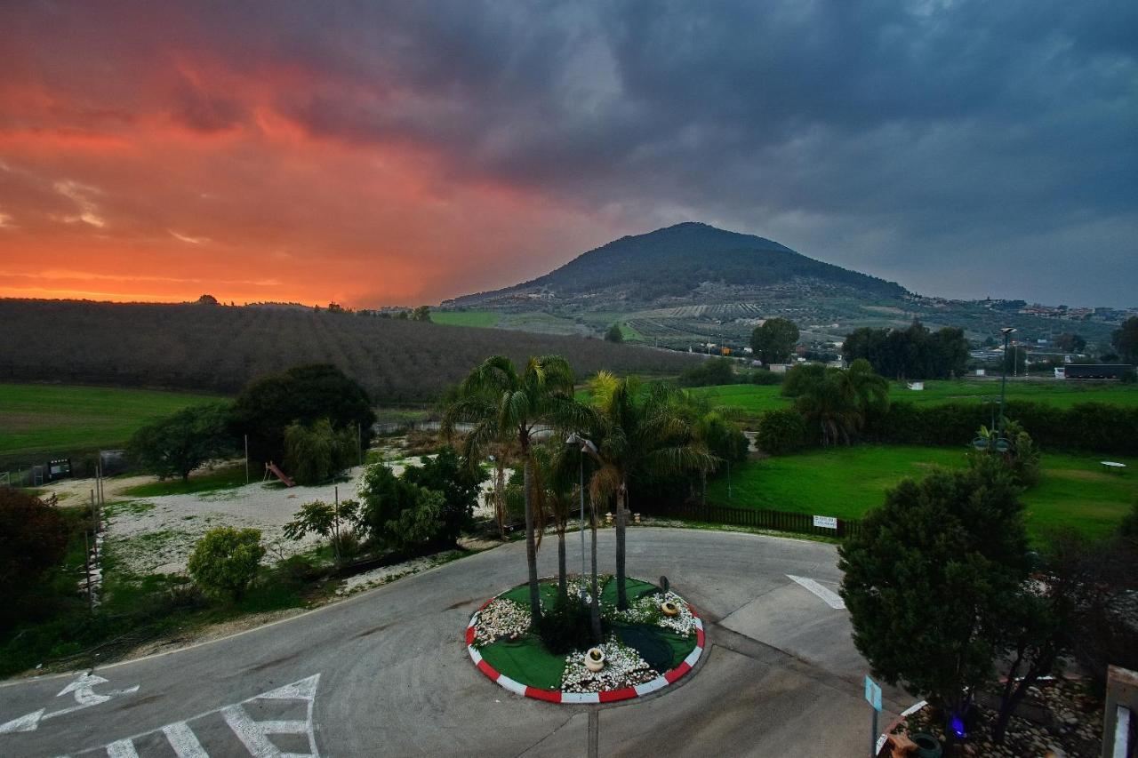 Pearl Of The Valley Hotel Kfar Tavor Экстерьер фото