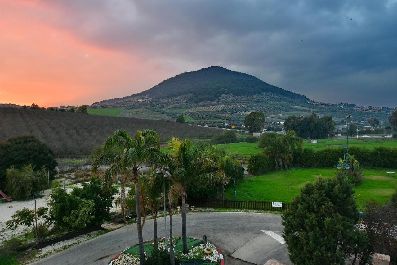 Pearl Of The Valley Hotel Kfar Tavor Экстерьер фото